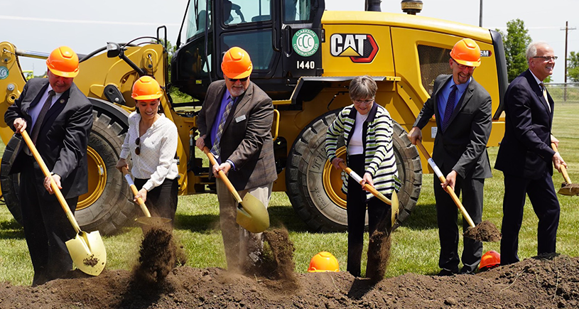03_Groundbreaking-815x435